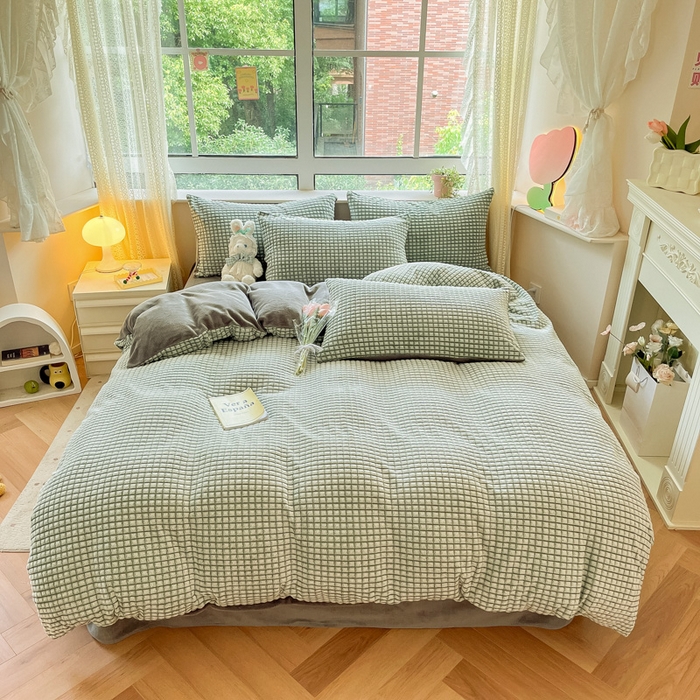 91家纺网 家纺一手货源 找家纺 慕澄家纺 2024简约款剪花牛奶绒四件套 简约-绿