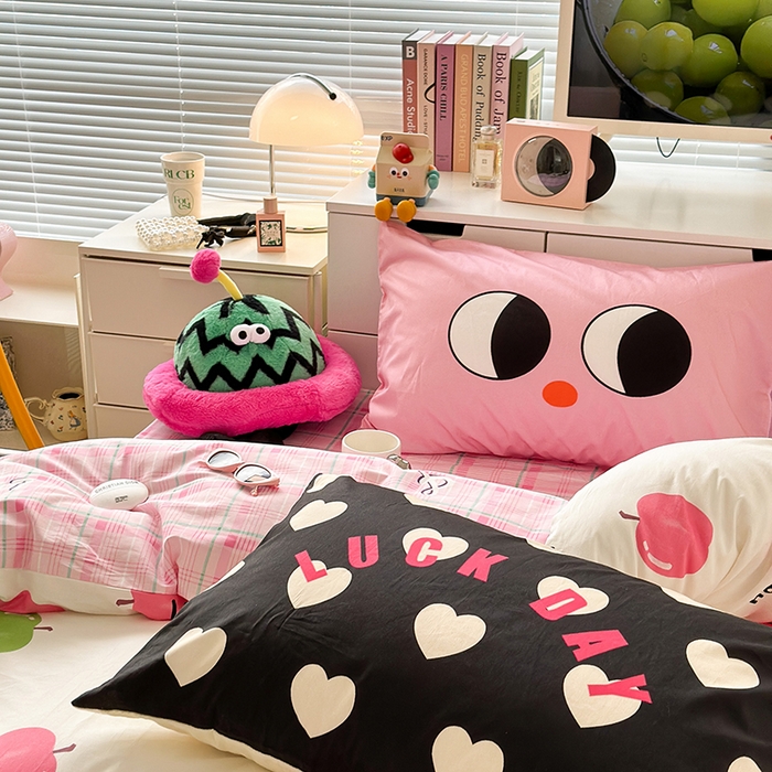 91家纺网 家纺一手货源 找家纺 昔可家纺 2023新款全棉大版数码枕套四件套 粉粉苹果