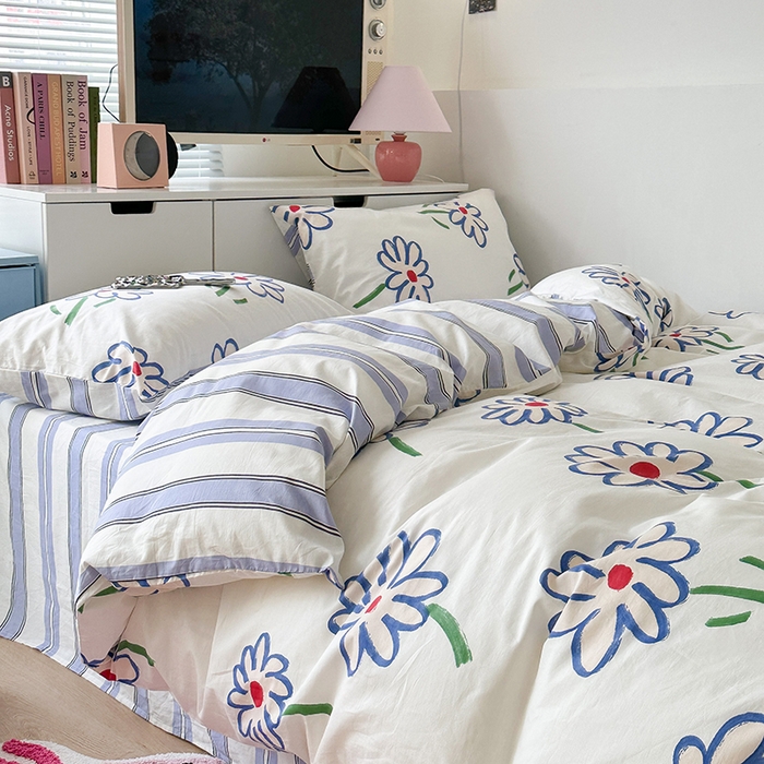 91家纺网 家纺一手货源 找家纺 昔可家纺 2023新款全棉治愈风小碎花四件套 蓝色花瓣花