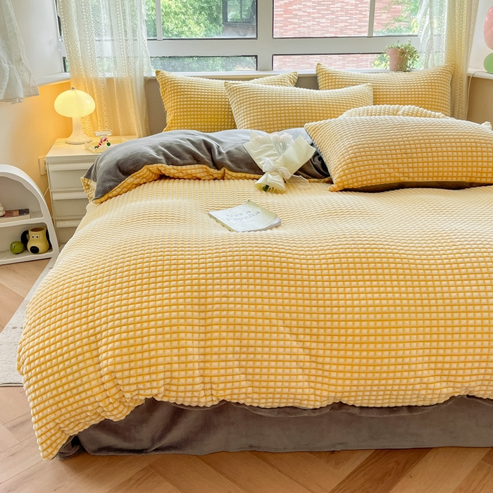 91家纺网 家纺一手货源 找家纺 慕澄家纺 2024简约款剪花牛奶绒四件套 简约-黄