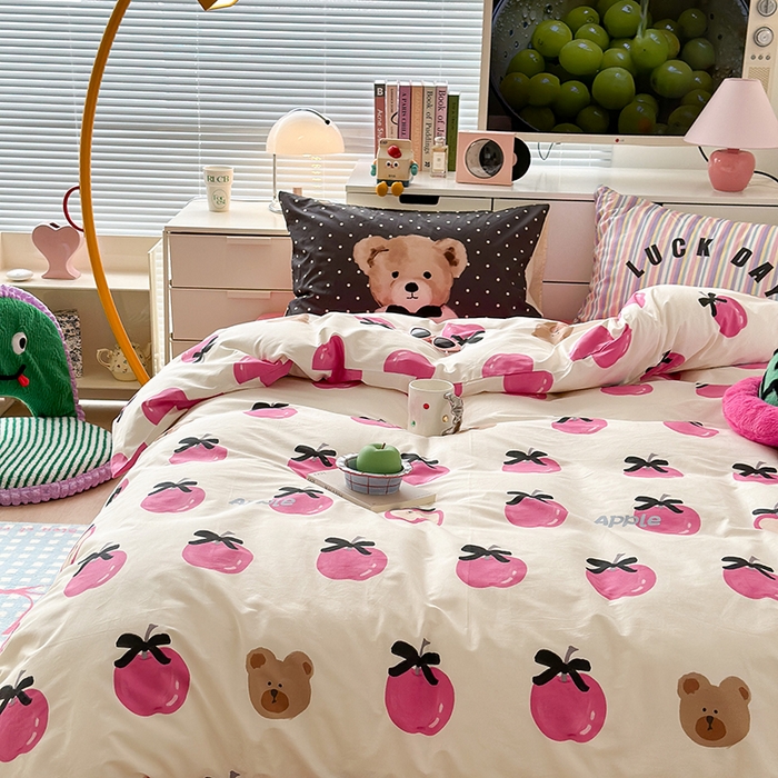 91家纺网 家纺一手货源 找家纺 昔可家纺 2023新款全棉大版数码枕套四件套 蝴蝶结苹果