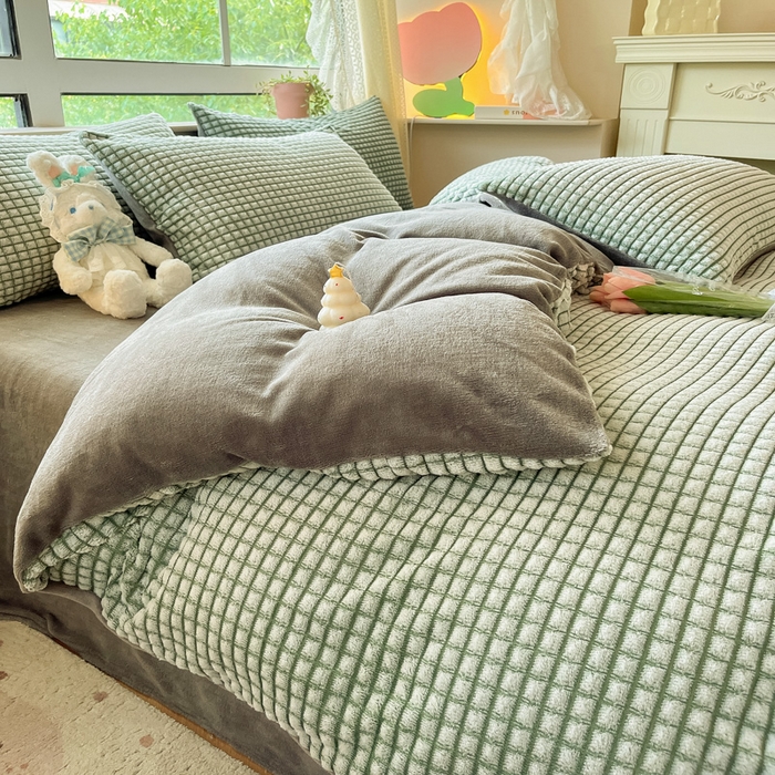 91家纺网 家纺一手货源 找家纺 慕澄家纺 2024简约款剪花牛奶绒四件套 简约-绿