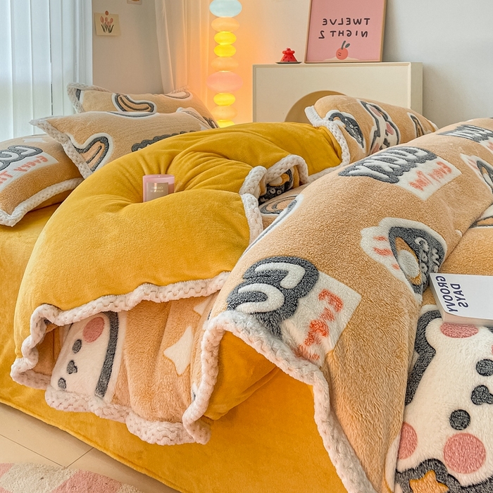 91家纺网 家纺一手货源 找家纺 川悦生活 2023新款立体雪花绒宽边四件套 宽边好味熊