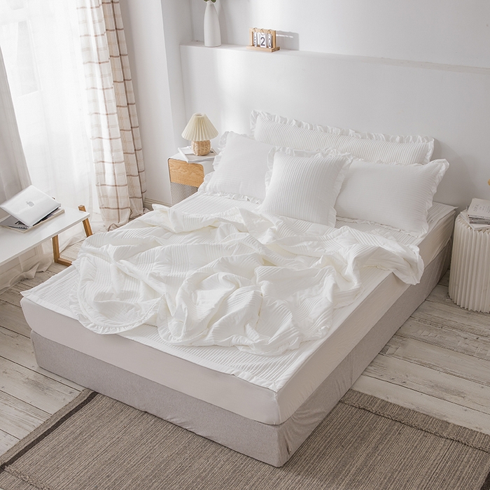 91家纺网 家纺一手货源 找家纺 紫碧螺家纺 2023新款新款四季棉夹棉系列床盖款 白