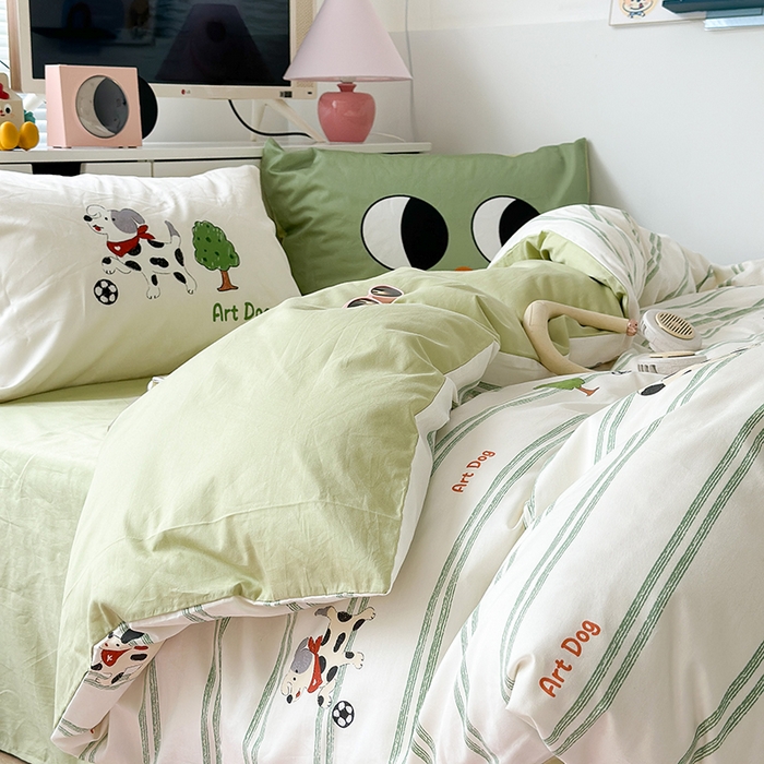 91家纺网 家纺一手货源 找家纺 昔可家纺 2023新款全棉大版数码枕套四件套 绿条狗狗