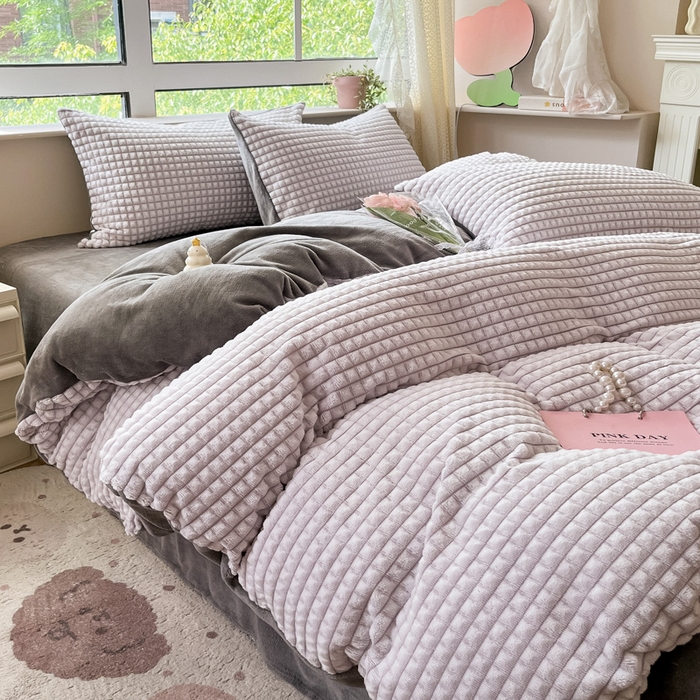 91家纺网 家纺一手货源 找家纺 慕澄家纺 2024简约款剪花牛奶绒四件套 简约-紫