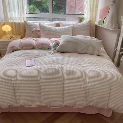 91家纺网 家纺一手货源 找家纺 慕澄家纺 2024简约款剪花牛奶绒四件套 简约-糯米粉