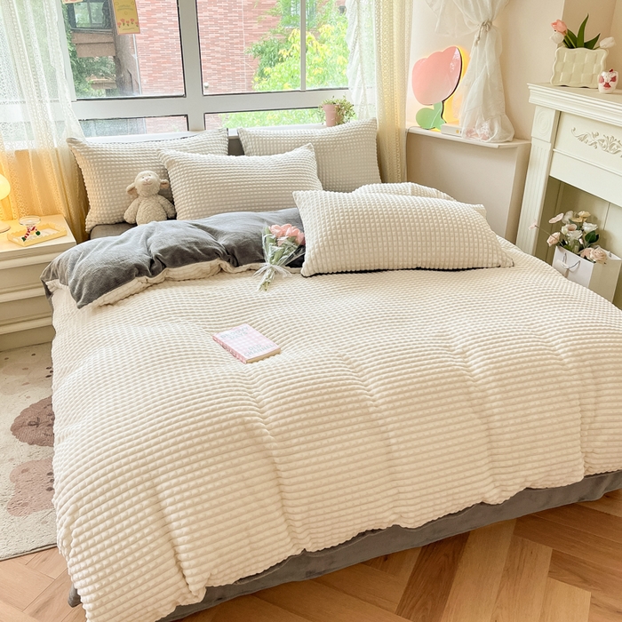 91家纺网 家纺一手货源 找家纺 慕澄家纺 2024简约款剪花牛奶绒四件套 简约-白