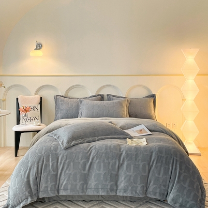 91家纺网 家纺一手货源 找家纺 （总）金麦家纺 2023新款舒适320克烂花牛奶绒四件套