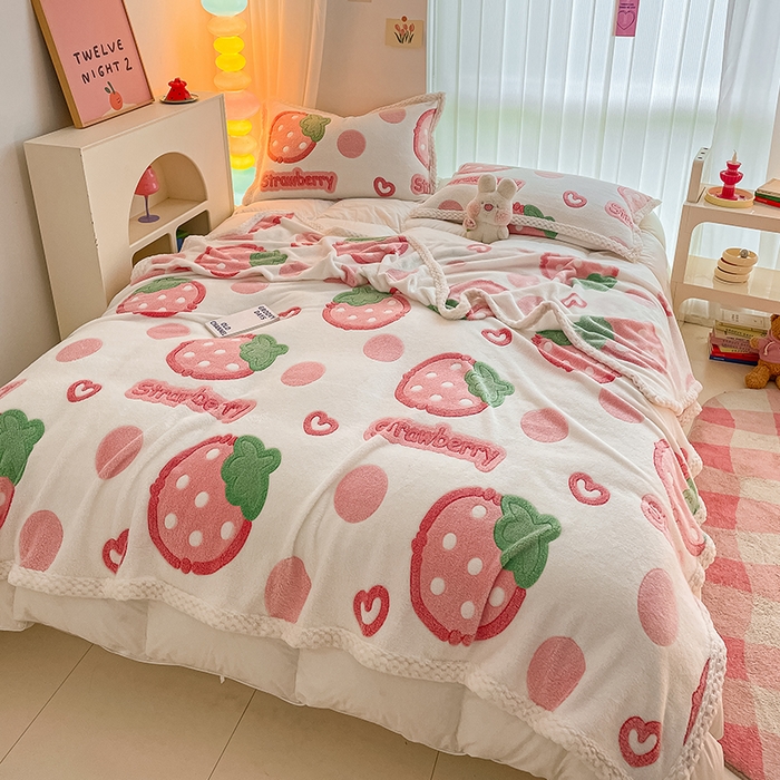 91家纺网 家纺一手货源 找家纺 川悦生活 2023新款高克重宽边菠萝格双面包边雪花绒毛毯 毛毯啵啵草莓