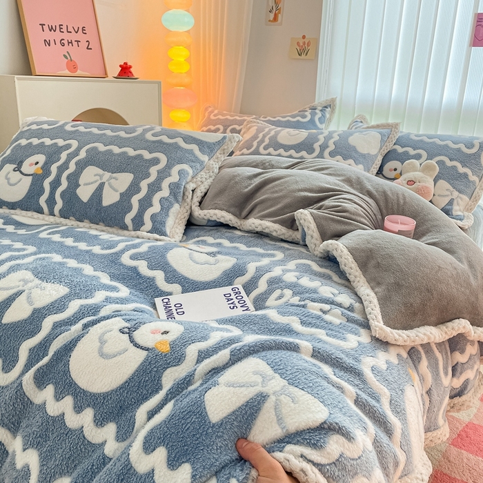 91家纺网 家纺一手货源 找家纺 川悦生活 2023新款立体雪花绒宽边四件套 宽边快乐鸭鸭