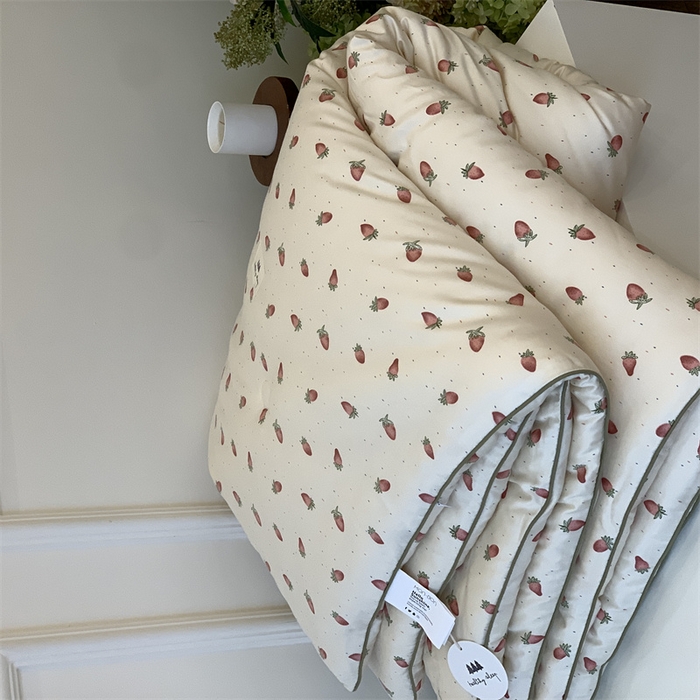 91家纺网 家纺一手货源 找家纺 汇庭 2023新款雅棉春秋被-实拍 草莓多多