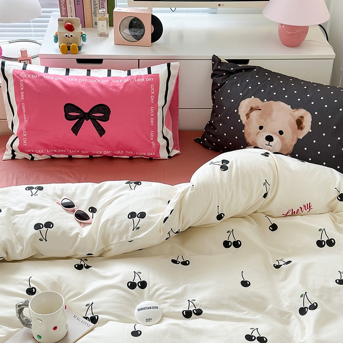 91家纺网 家纺一手货源 找家纺 昔可家纺 2023新款全棉大版数码枕套四件套 黑色樱桃