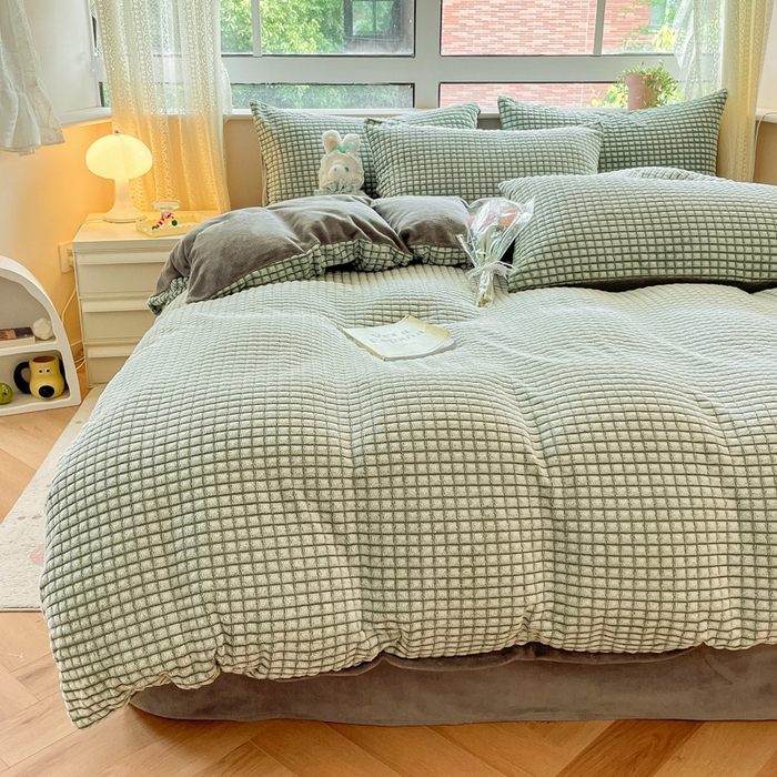 91家纺网 家纺一手货源 找家纺 慕澄家纺 2024简约款剪花牛奶绒四件套 简约-绿