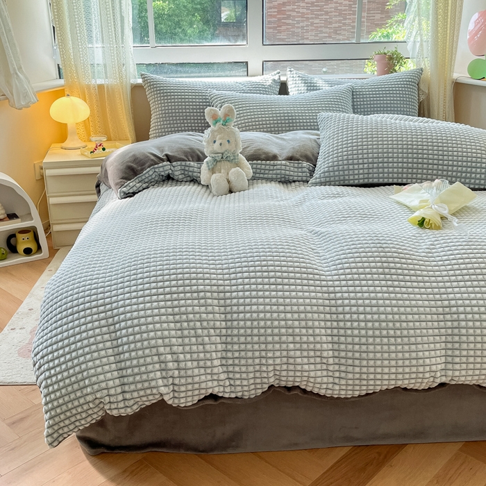 91家纺网 家纺一手货源 找家纺 慕澄家纺 2024简约款剪花牛奶绒四件套 简约-蓝