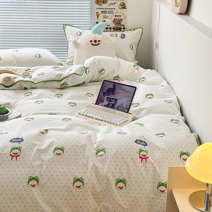 91家纺网 家纺一手货源 找家纺 2023新款全棉印花贝壳三角针四件套 网红小青蛙