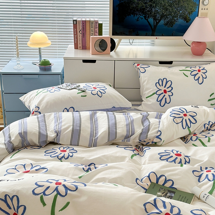 91家纺网 家纺一手货源 找家纺 昔可家纺 2023新款全棉治愈风小碎花四件套 蓝色花瓣花