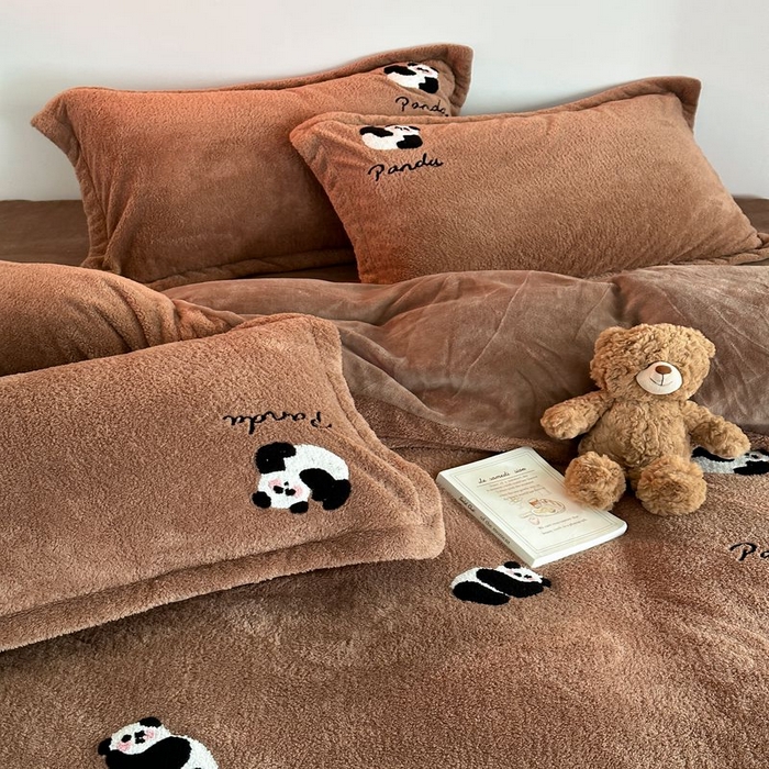 91家纺网 家纺一手货源 找家纺 萝莉家纺 2023新款冬季加厚软绵绵的泰迪绒美丽绒毛巾绣牛奶绒四件套 熊猫咖