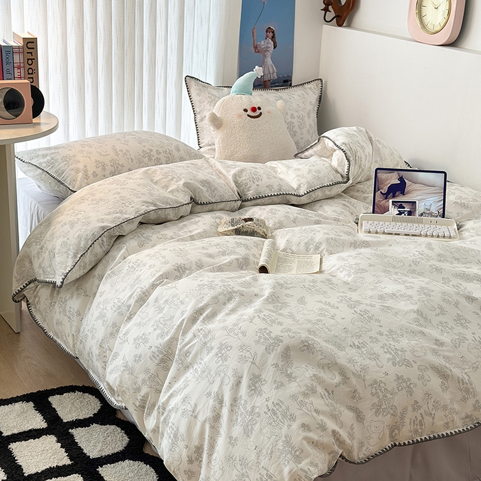 91家纺网 家纺一手货源 找家纺 2023新款全棉印花贝壳三角针四件套 素描小卡通灰