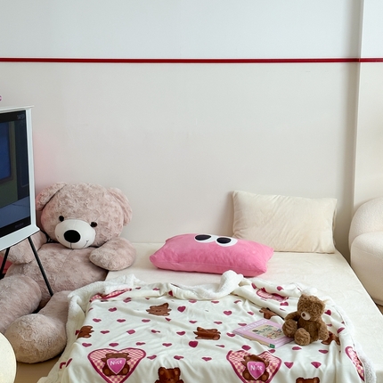 91家纺网 家纺一手货源 找家纺 桃喜 2024秋冬新品羊羔绒毛毯 爱心熊