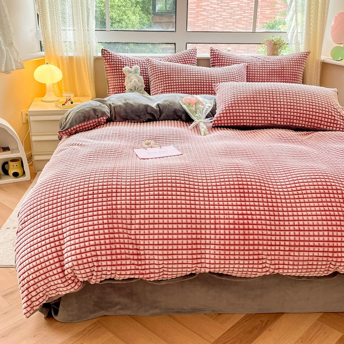 91家纺网 家纺一手货源 找家纺 慕澄家纺 2024简约款剪花牛奶绒四件套 简约-红