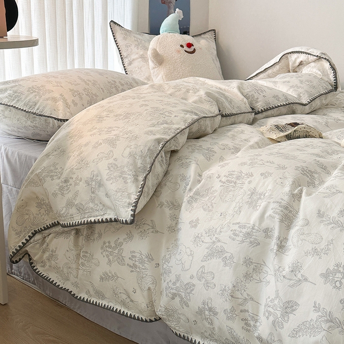 91家纺网 家纺一手货源 找家纺 2023新款全棉印花贝壳三角针四件套 素描小卡通灰