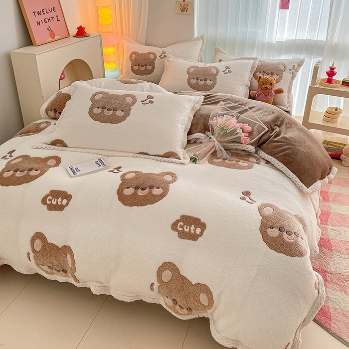 91家纺网 家纺一手货源 找家纺 川悦生活 2023新款立体雪花绒宽边四件套 宽边可爱熊仔