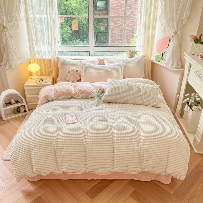 91家纺网 家纺一手货源 找家纺 （总）慕澄家纺 2024简约款剪花牛奶绒四件套