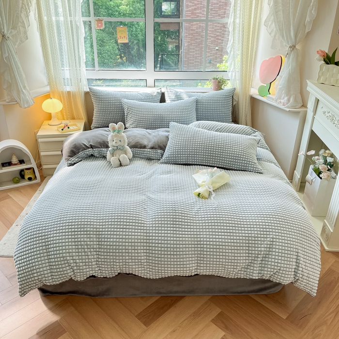 91家纺网 家纺一手货源 找家纺 慕澄家纺 2024简约款剪花牛奶绒四件套 简约-蓝