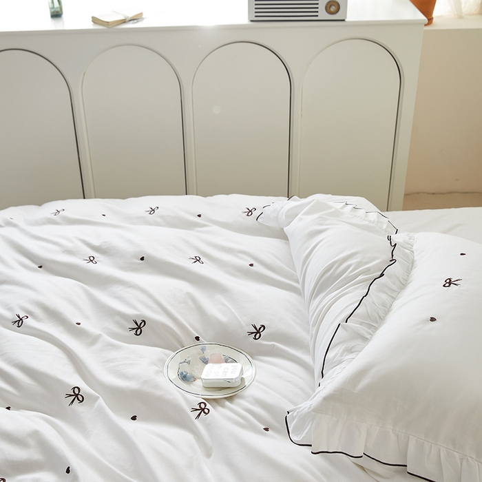 91家纺网 家纺一手货源 找家纺 梦可莱家居 2023新款韩版花边刺绣洛丽塔四件套 洛丽塔-月白色