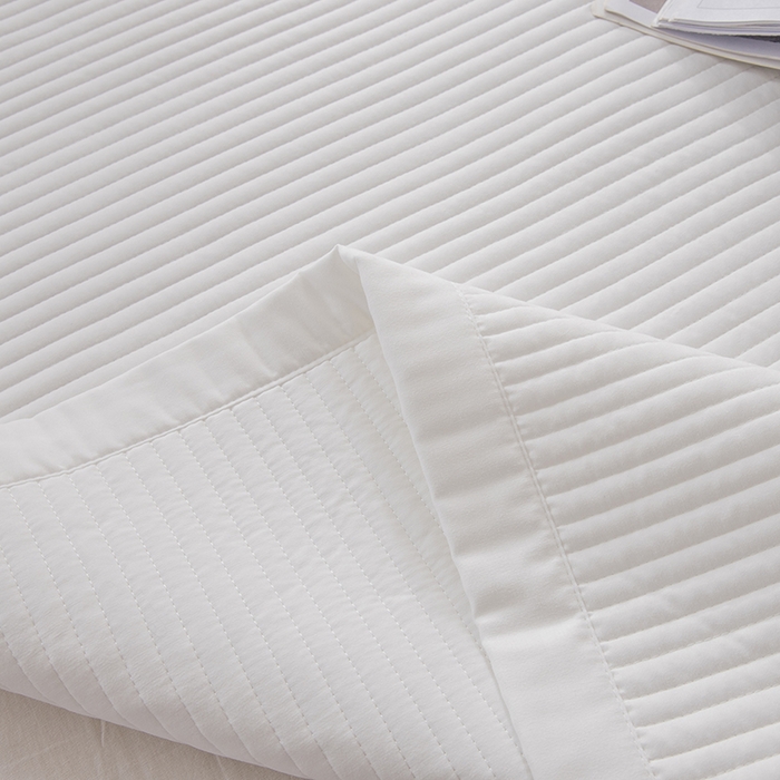 91家纺网 家纺一手货源 找家纺 紫碧螺家纺 2023新款新款四季棉夹棉系列床盖款 白