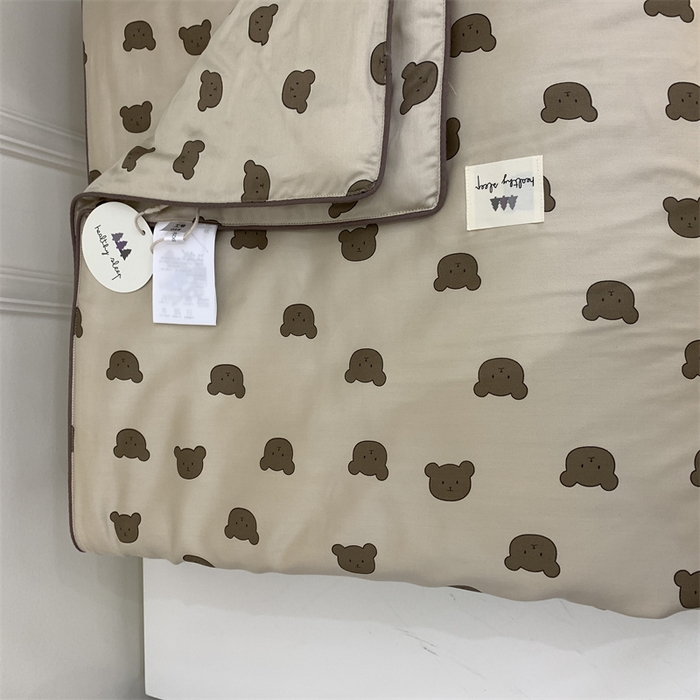 91家纺网 家纺一手货源 找家纺 汇庭 2023雅棉2.0夏被 摩卡小熊