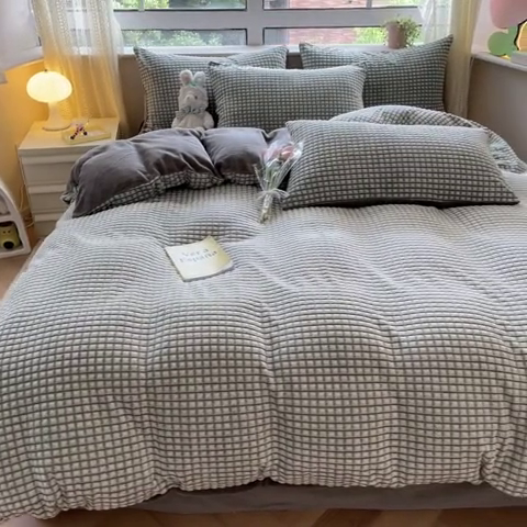 91家纺网 家纺一手货源 找家纺 慕澄家纺 2024简约款剪花牛奶绒四件套 简约-绿