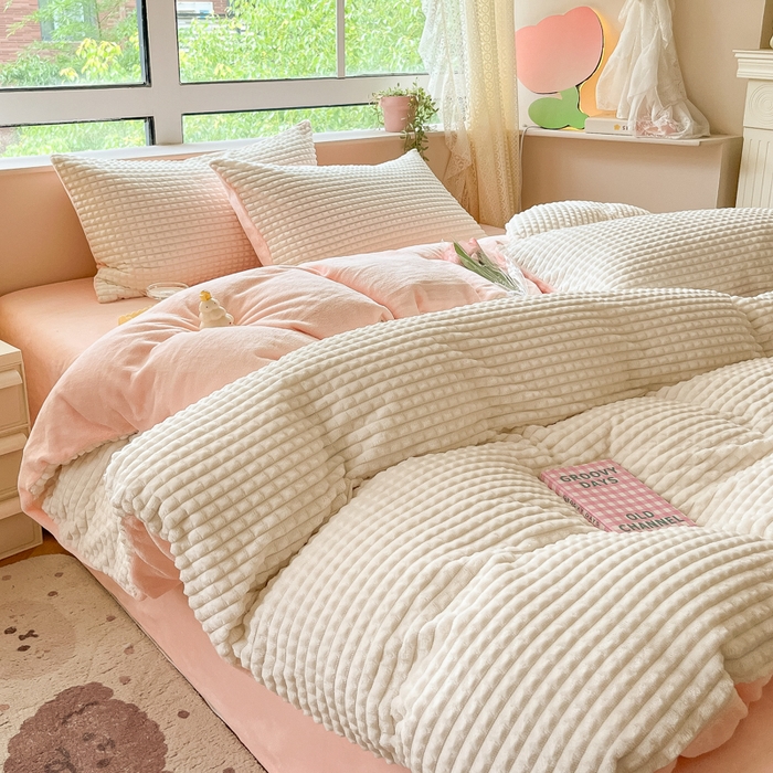 91家纺网 家纺一手货源 找家纺 （总）慕澄家纺 2024简约款剪花牛奶绒四件套