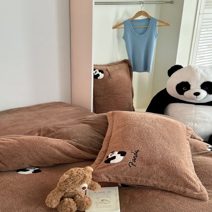 91家纺网 家纺一手货源 找家纺 萝莉家纺 2023新款冬季加厚软绵绵的泰迪绒美丽绒毛巾绣牛奶绒四件套 熊猫咖