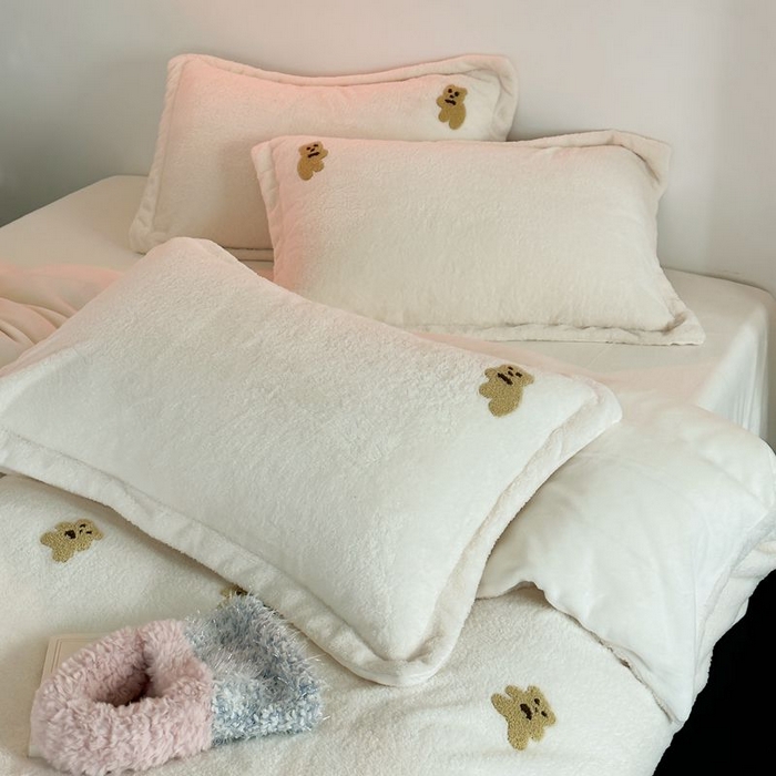 91家纺网 家纺一手货源 找家纺 萝莉家纺 2023新款冬季加厚软绵绵的泰迪绒美丽绒毛巾绣牛奶绒四件套 可爱熊