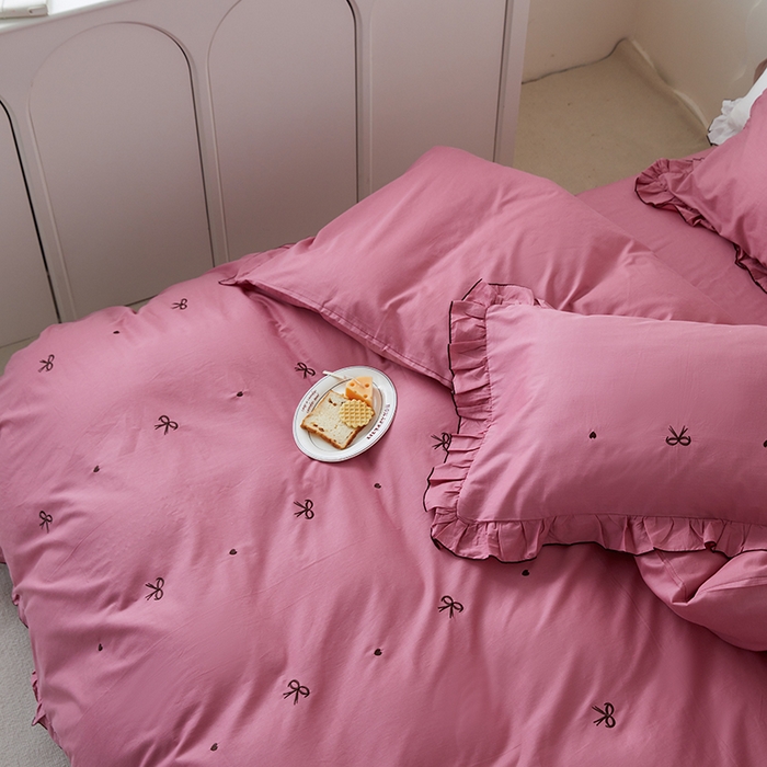 91家纺网 家纺一手货源 找家纺 梦可莱家居 2023新款韩版花边刺绣洛丽塔四件套 洛丽塔-玫红色