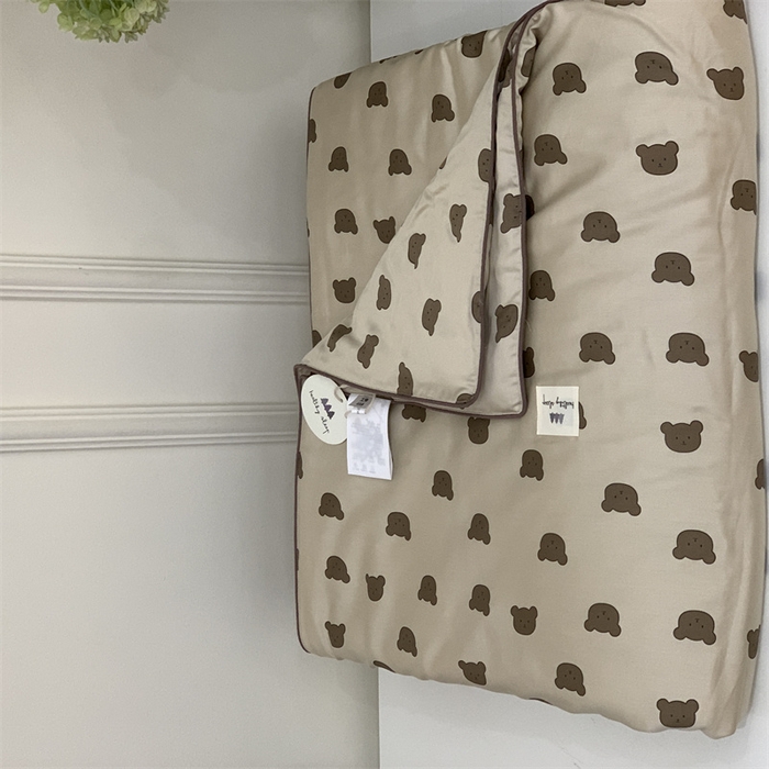 91家纺网 家纺一手货源 找家纺 汇庭 2023雅棉2.0夏被 摩卡小熊