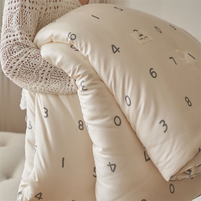 91家纺网 家纺一手货源 找家纺 汇庭 2023新款雅棉春秋被-棚拍 小幸运