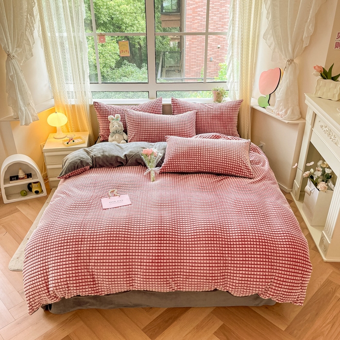 91家纺网 家纺一手货源 找家纺 慕澄家纺 2024简约款剪花牛奶绒四件套 简约-红