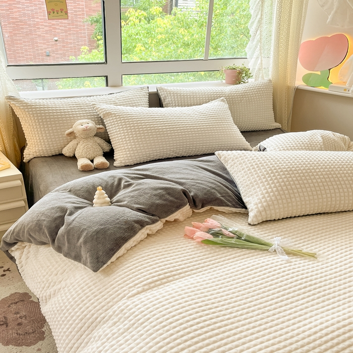 91家纺网 家纺一手货源 找家纺 慕澄家纺 2024简约款剪花牛奶绒四件套 简约-白