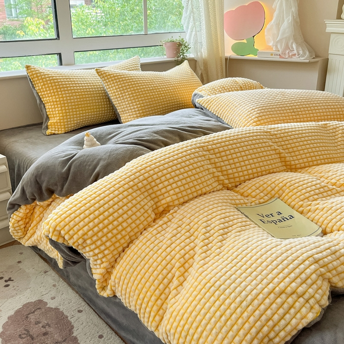 91家纺网 家纺一手货源 找家纺 慕澄家纺 2024简约款剪花牛奶绒四件套 简约-黄