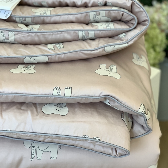 91家纺网 家纺一手货源 找家纺 汇庭 2023新款雅棉春秋被-实拍 多多象粉