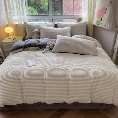 91家纺网 家纺一手货源 找家纺 慕澄家纺 2024简约款剪花牛奶绒四件套 简约-白