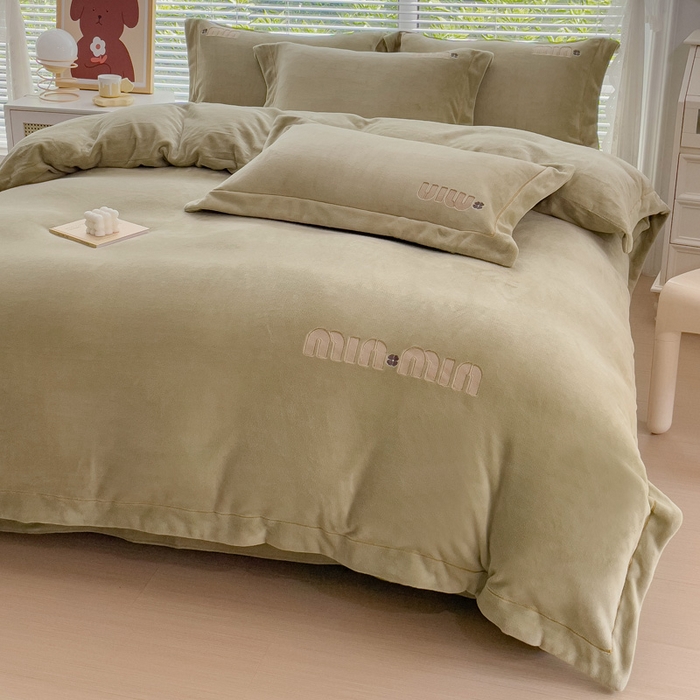 91家纺网 家纺一手货源 找家纺 梦可莱2023新款迷妮绣花牛奶绒四件套 豆绿