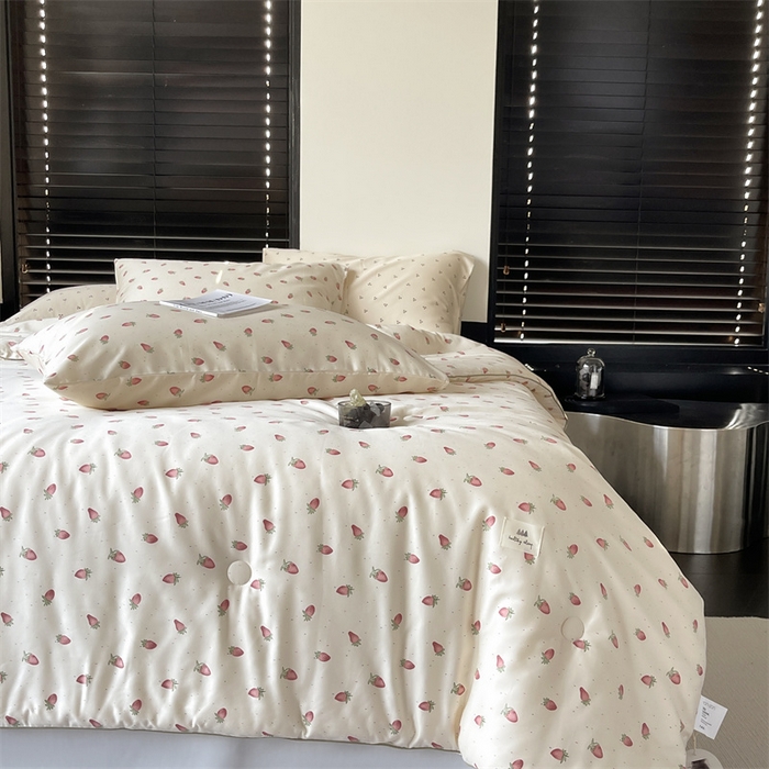 91家纺网 家纺一手货源 找家纺 汇庭 2023新款雅棉春秋被-棚拍 草莓多多