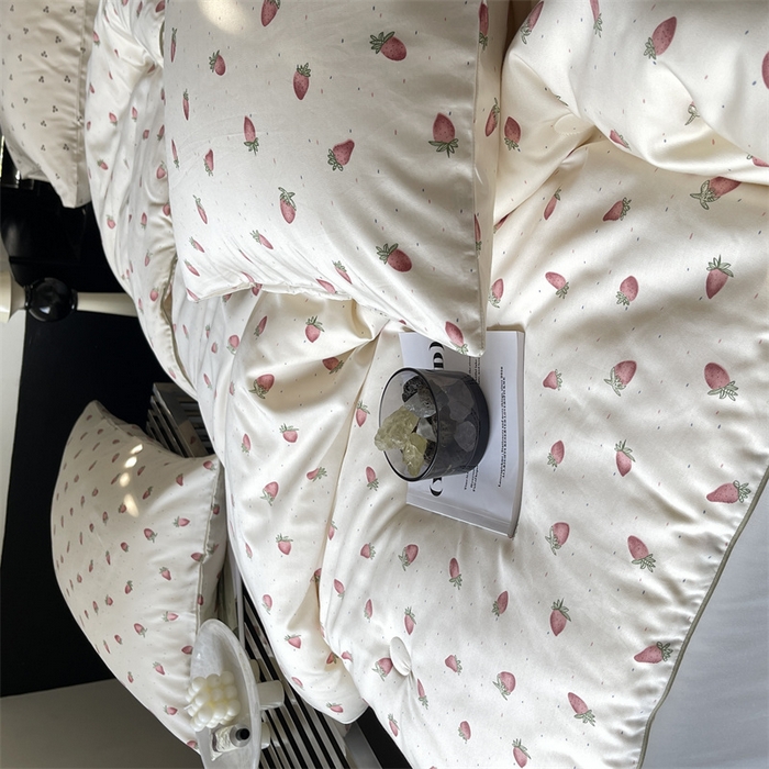 91家纺网 家纺一手货源 找家纺 汇庭 2023新款雅棉春秋被-棚拍 草莓多多