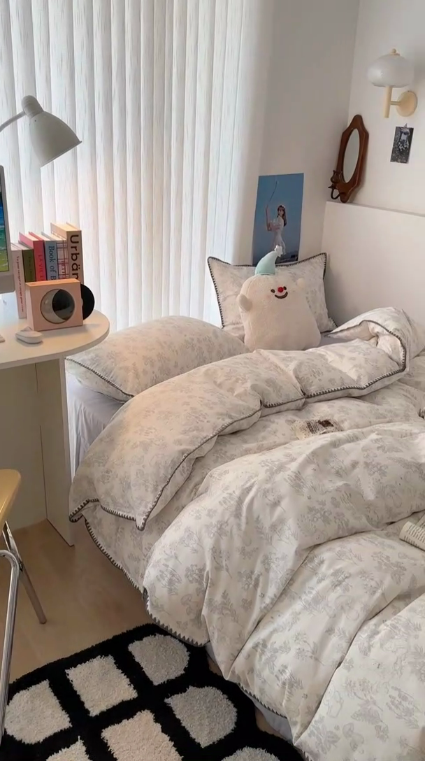 91家纺网 家纺一手货源 找家纺 2023新款全棉印花贝壳三角针四件套 素描小卡通灰