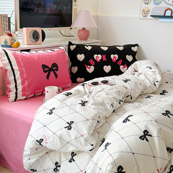 91家纺网 家纺一手货源 找家纺 昔可家纺 2023新款全棉大版数码枕套四件套 菱形蝴蝶结