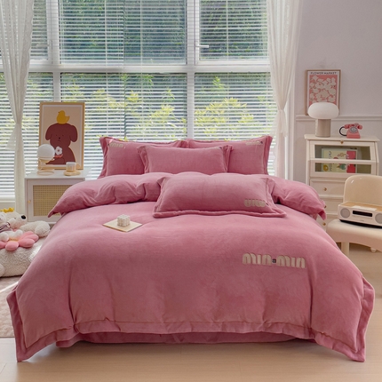 91家纺网 家纺一手货源 找家纺 （总）梦可莱2023新款迷妮绣花牛奶绒四件套